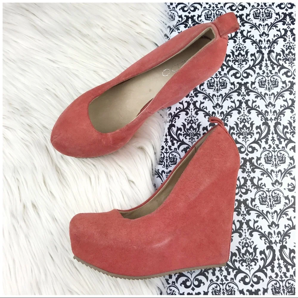 ALDO : size 6.5 : ‘calgani’ dark peach orange round toe wedge pump heels